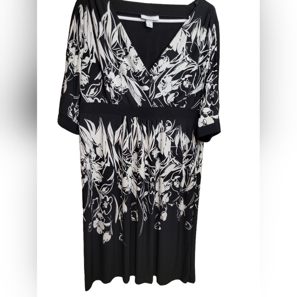 Dress Barn Dresses & Skirts - Dress Barn black and white floral dress size 16